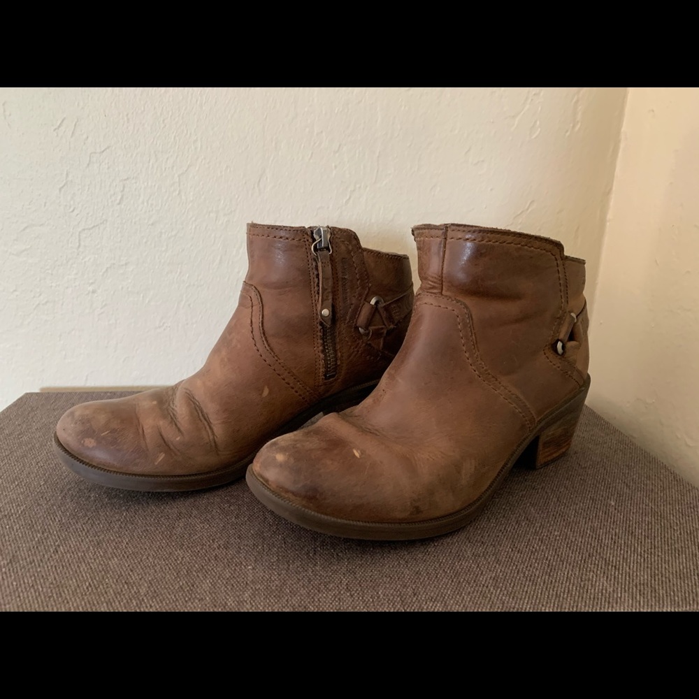 Teva Waterproof Leather Booties Women Size 7.5